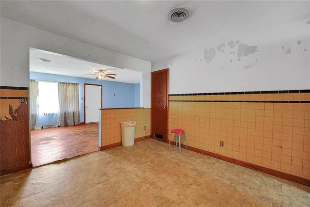 105 E Walk, Canute, OK 73626