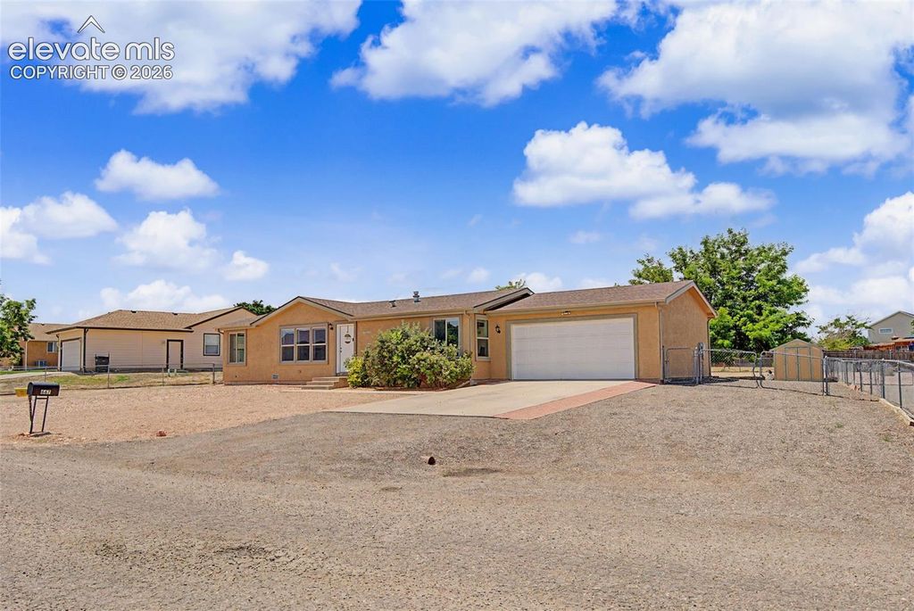 667 S Burro Drive, Pueblo, CO 81007 — photo 2