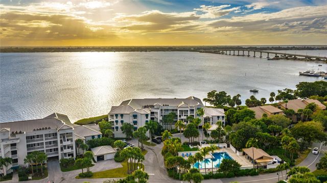 184 NE Edgewater Drive 1001, Stuart, FL 34996