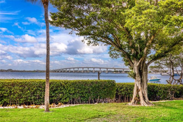 184 NE Edgewater Drive 1001, Stuart, FL 34996