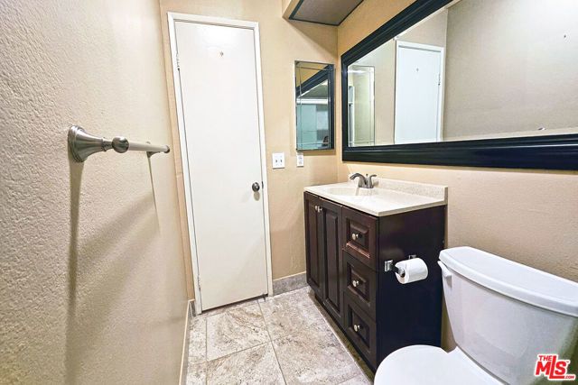 5800 Owensmouth Avenue 13, Woodland Hills (los Angeles), CA 91367