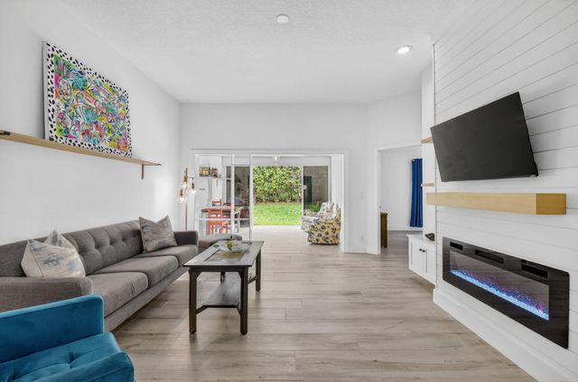 1813 Wood Fern Drive, Boynton Beach, FL 33436