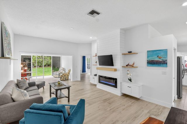 1813 Wood Fern Drive, Boynton Beach, FL 33436