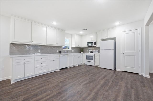 6623 County Road 4, Damon, TX 77430