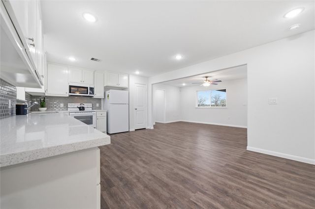 6623 County Road 4, Damon, TX 77430