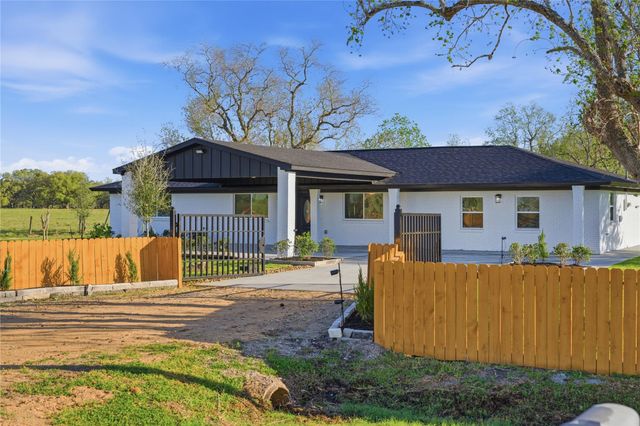 6623 County Road 4, Damon, TX 77430