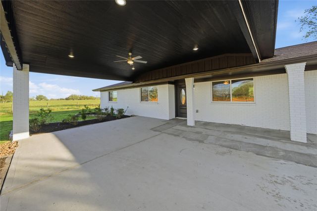 6623 County Road 4, Damon, TX 77430