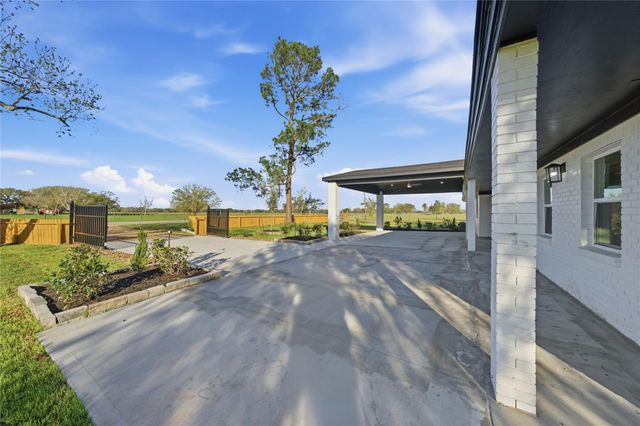 6623 County Road 4, Damon, TX 77430