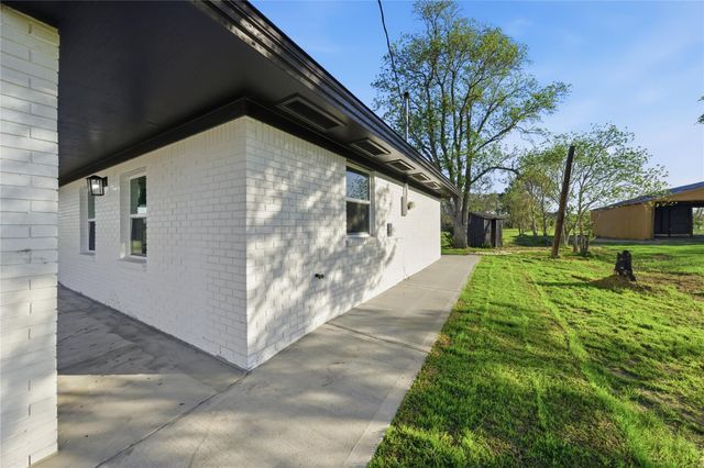 6623 County Road 4, Damon, TX 77430