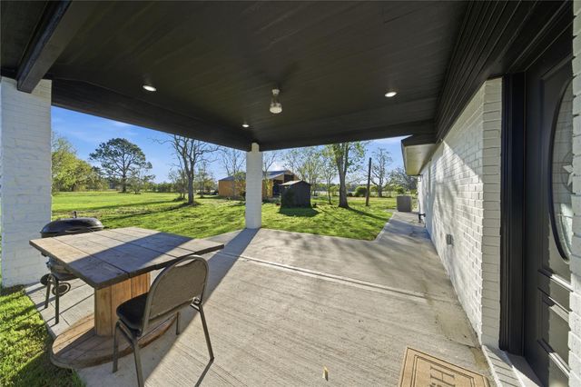 6623 County Road 4, Damon, TX 77430