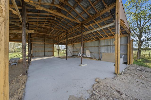 6623 County Road 4, Damon, TX 77430