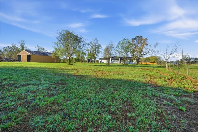 6623 County Road 4, Damon, TX 77430