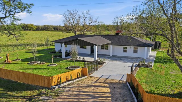 6623 County Road 4, Damon, TX 77430