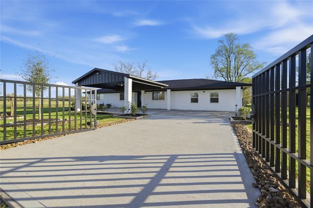 6623 County Road 4, Damon, TX 77430