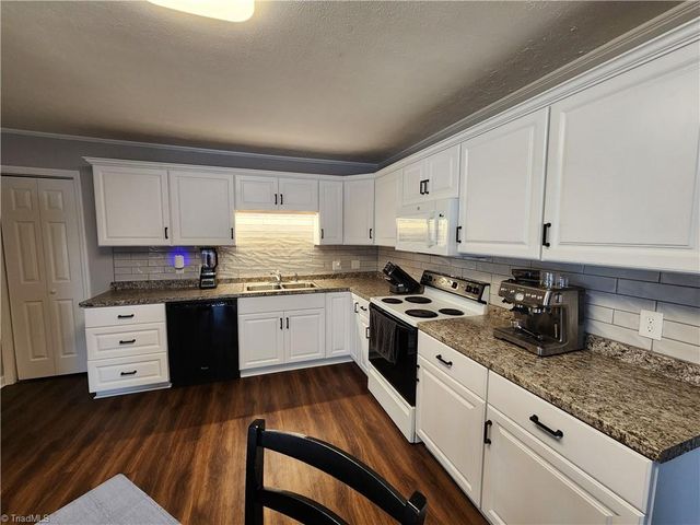 5030 Brook Circle, Archdale, NC 27263