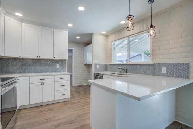 3090 Inez Street, Redding, CA 96002