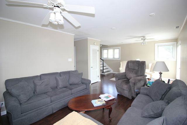 8001 S Kilpatrick Avenue, Chicago, IL 60652