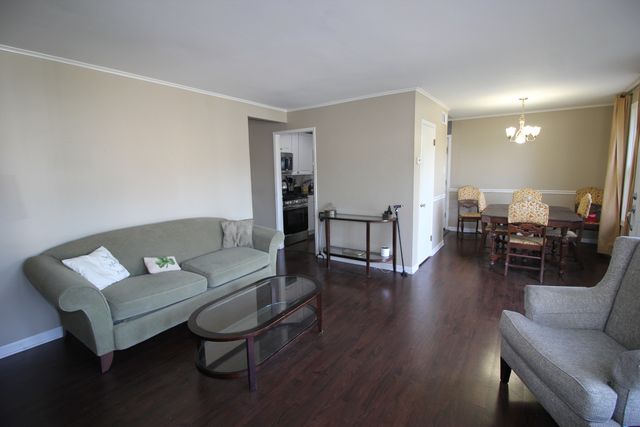 8001 S Kilpatrick Avenue, Chicago, IL 60652