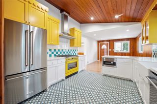 2549 N Beachwood Drive, Los Angeles, CA 90068