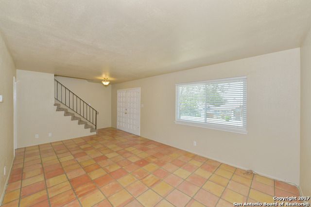 6607 CROWN RDG, San Antonio, TX 78239