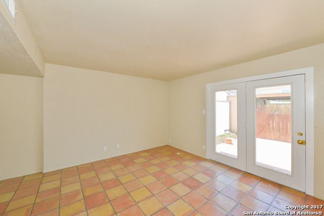 6607 CROWN RDG, San Antonio, TX 78239