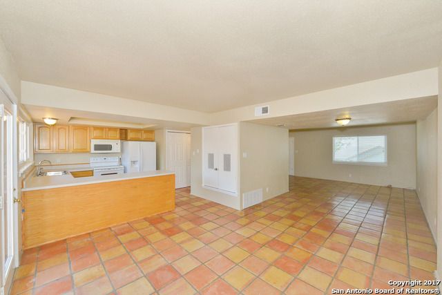6607 CROWN RDG, San Antonio, TX 78239