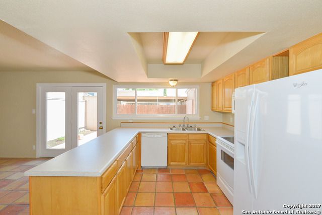 6607 CROWN RDG, San Antonio, TX 78239