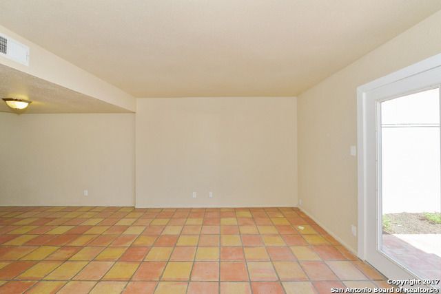 6607 CROWN RDG, San Antonio, TX 78239