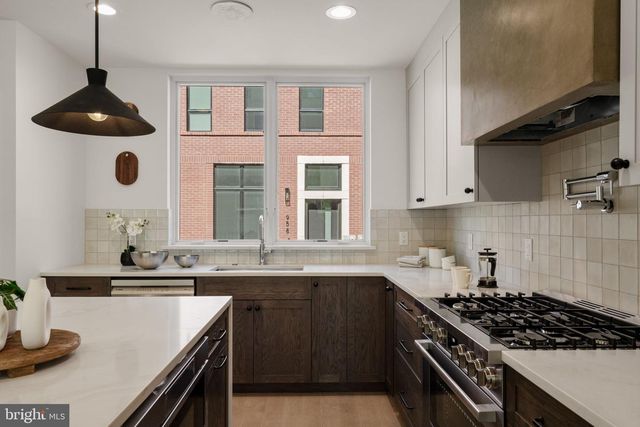 954 N 6TH ST, Philadelphia, PA 19123
