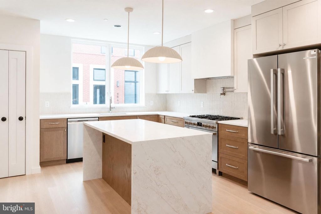 954 N 6TH ST, Philadelphia, PA 19123