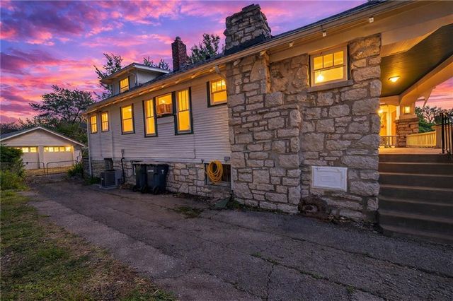 5727 Tracy Avenue, Kansas City, MO 64110