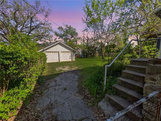 5727 Tracy Avenue, Kansas City, MO 64110
