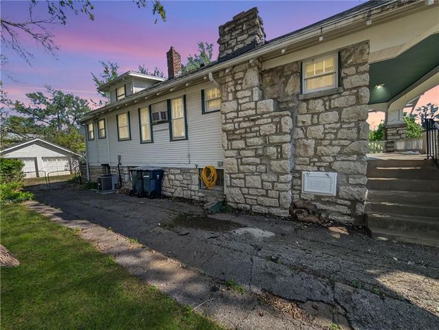 5727 Tracy Avenue, Kansas City, MO 64110