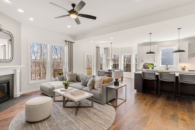 25 Sandtrap Cir 8, Walpole, MA 02081