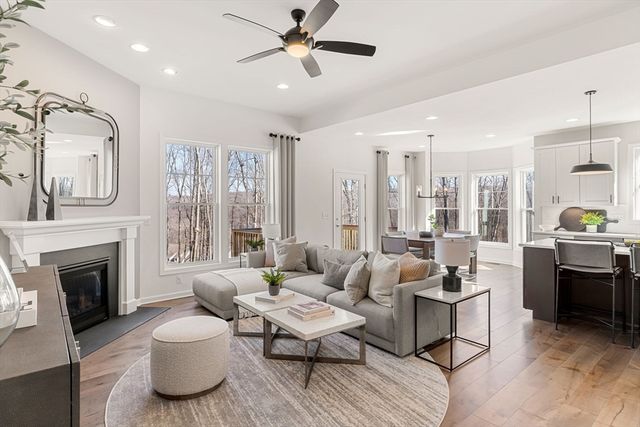 25 Sandtrap Cir 8, Walpole, MA 02081