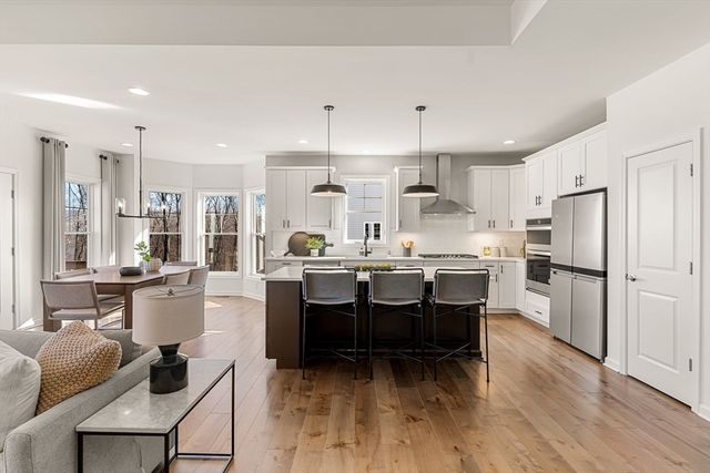 25 Sandtrap Cir 8, Walpole, MA 02081