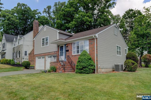 15 Winding Way, West Orange, NJ 07052