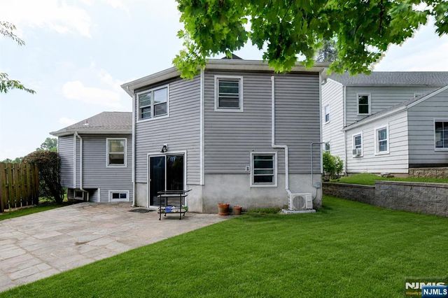 15 Winding Way, West Orange, NJ 07052