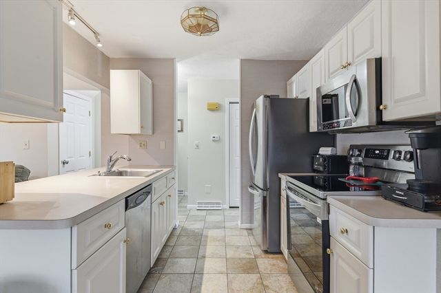 30 Old Quarry Dr 30, Weymouth, MA 02188