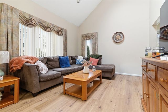 30 Old Quarry Dr 30, Weymouth, MA 02188