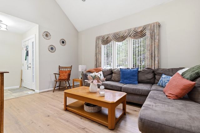 30 Old Quarry Dr 30, Weymouth, MA 02188