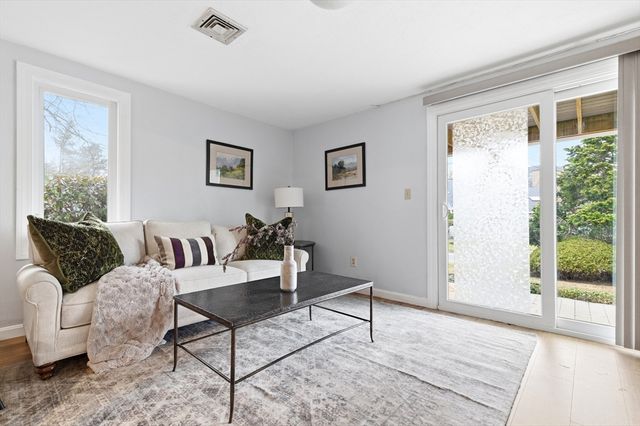 30 Old Quarry Dr 30, Weymouth, MA 02188