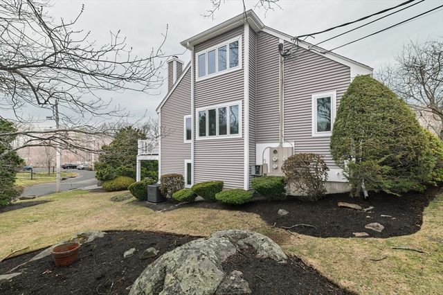 30 Old Quarry Dr 30, Weymouth, MA 02188