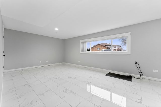 8306 S 82nd Avenue, Justice, IL 60458