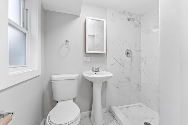 8306 S 82nd Avenue, Justice, IL 60458