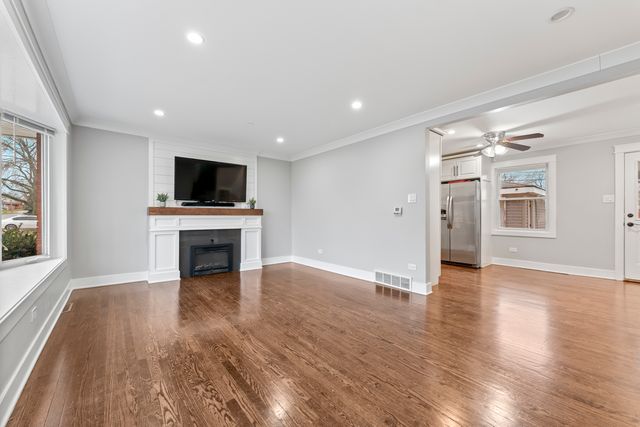 8306 S 82nd Avenue, Justice, IL 60458