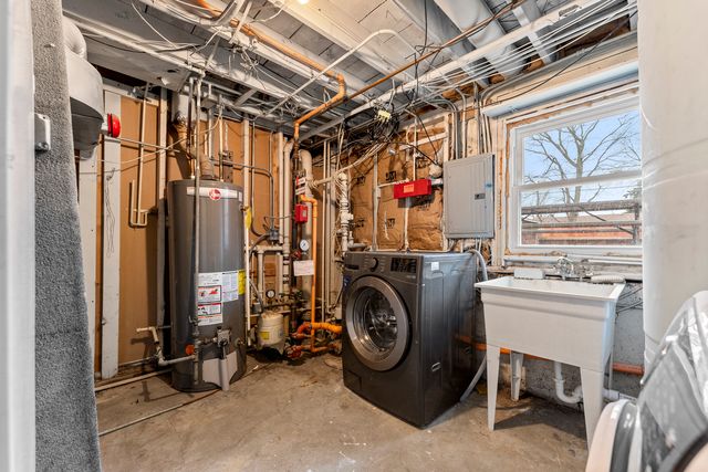 8306 S 82nd Avenue, Justice, IL 60458