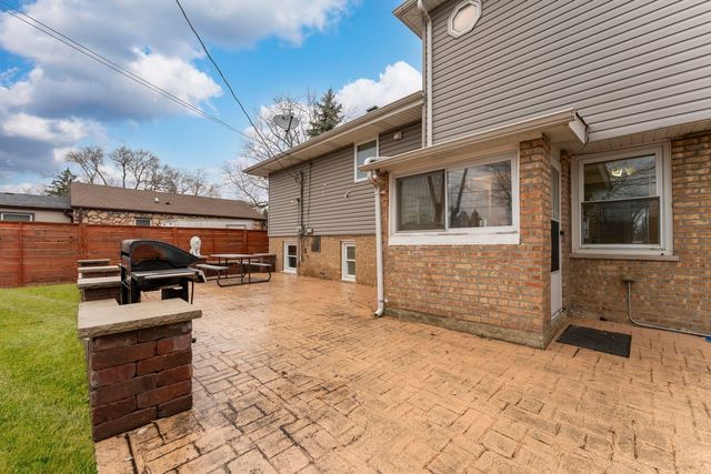 8306 S 82nd Avenue, Justice, IL 60458