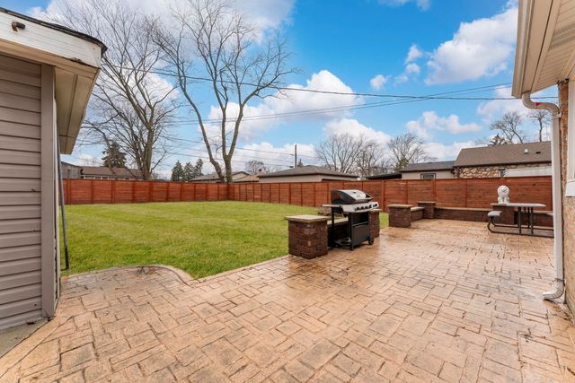 8306 S 82nd Avenue, Justice, IL 60458