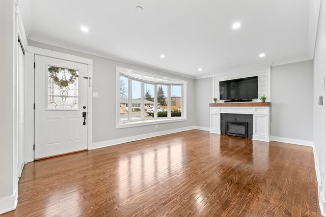 8306 S 82nd Avenue, Justice, IL 60458